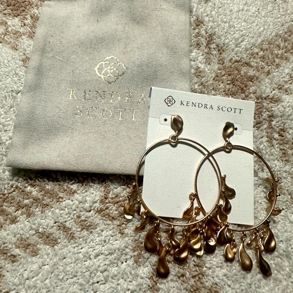 Kendra Scott Earrings EUC rose gold